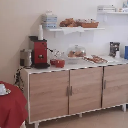 Konukevi 100 Passi Dal Mare