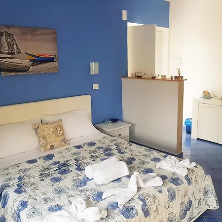Konukevi 100 Passi Dal Mare 4*