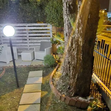 Konukevi 100 Passi Dal Mare