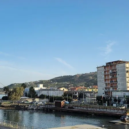 Konukevi 100 Passi Dal Mare