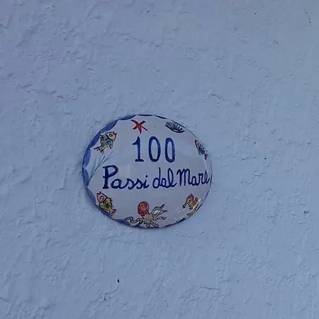 Konukevi 100 Passi Dal Mare