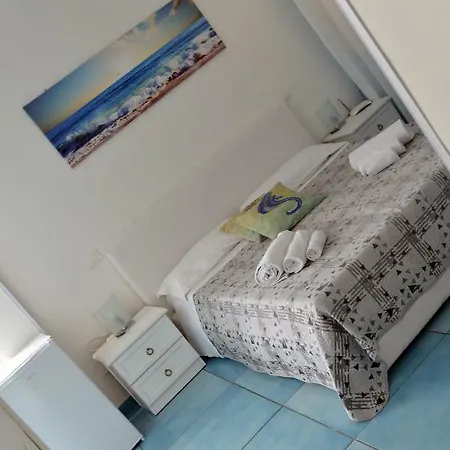 Konukevi 100 Passi Dal Mare