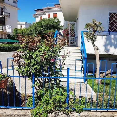 ゲストハウス 100 Passi Dal Mare 4*